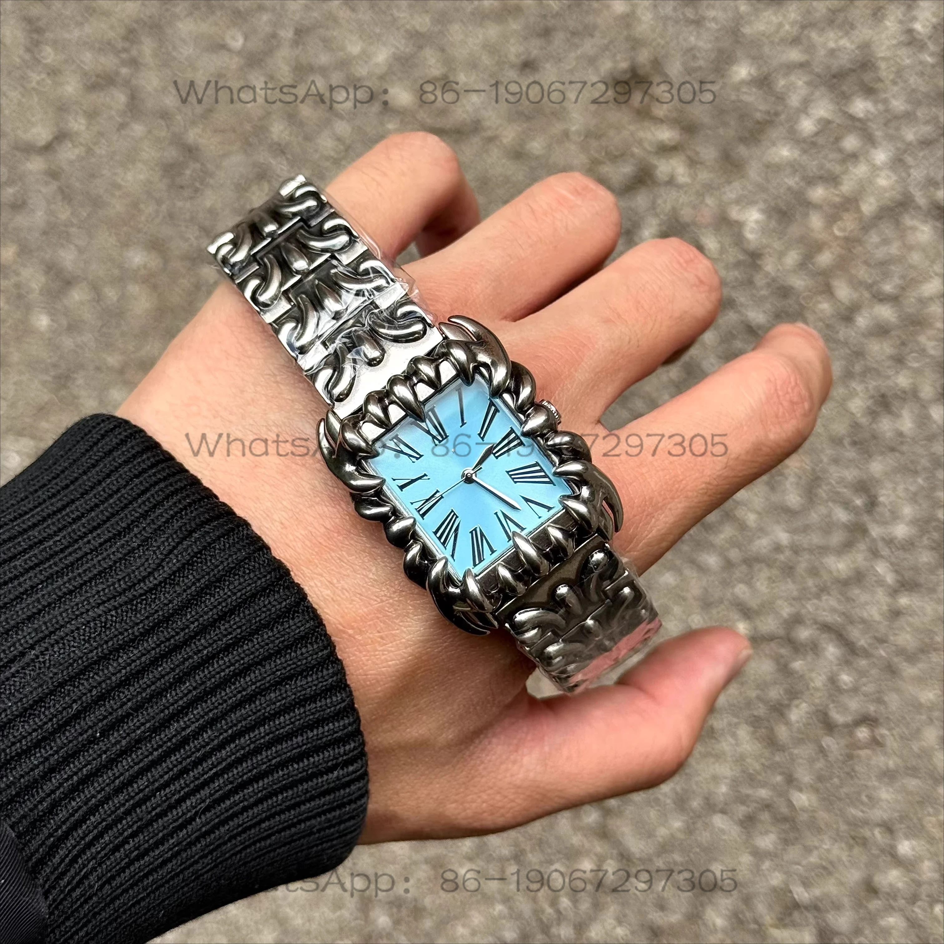3WWW Square claw retro European and American watch special-shaped advanced ins design
3WWW Square claw retro European and American watch special-shaped advanced ins design