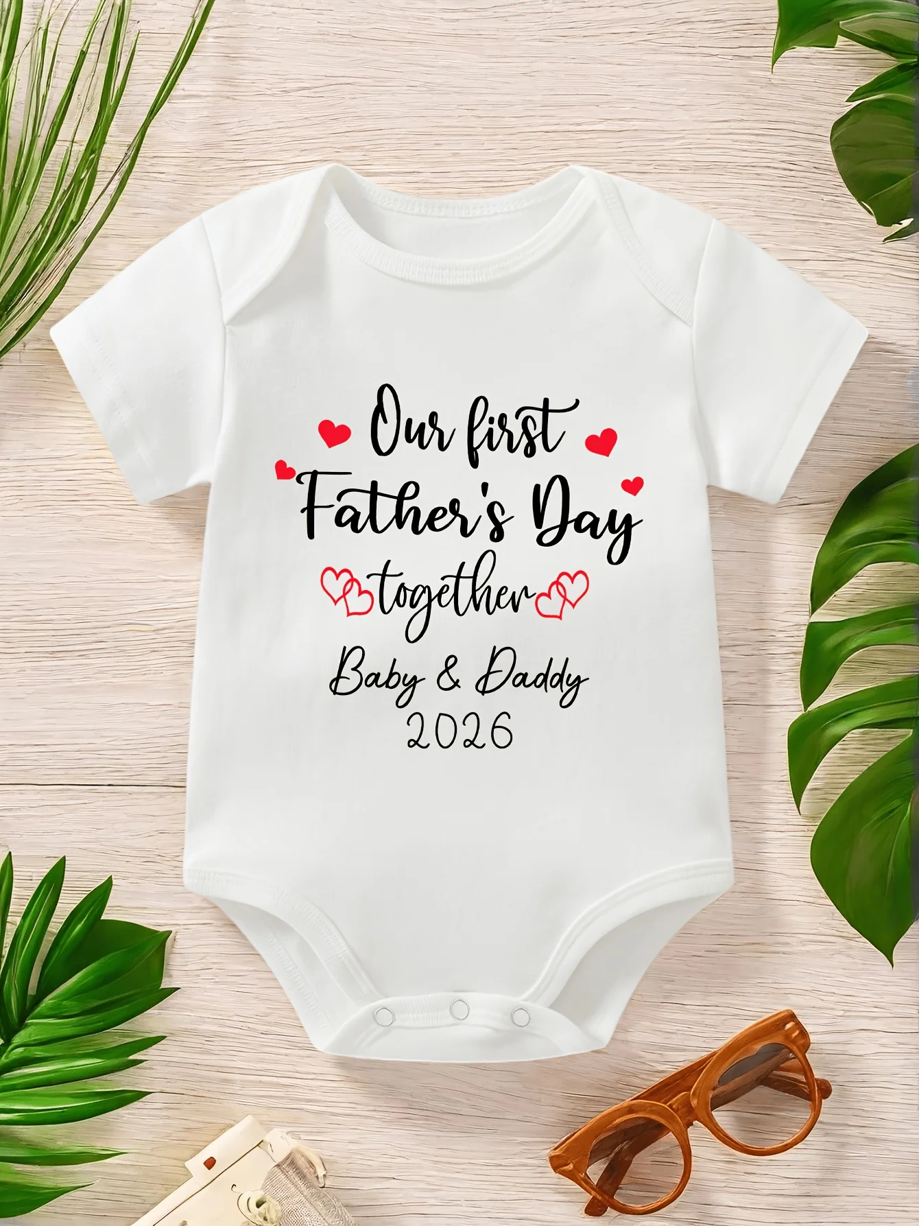 2026 Father'S Day Clothing "2026 Our First Father'S Day Together" Heart Print Crew Neck Short Sleeve Bodysuit Father
2026 Father'S Day Clothing "2026 Our First Father'S Day Together" Heart Print Crew Neck Short Sleeve Bodysuit Father