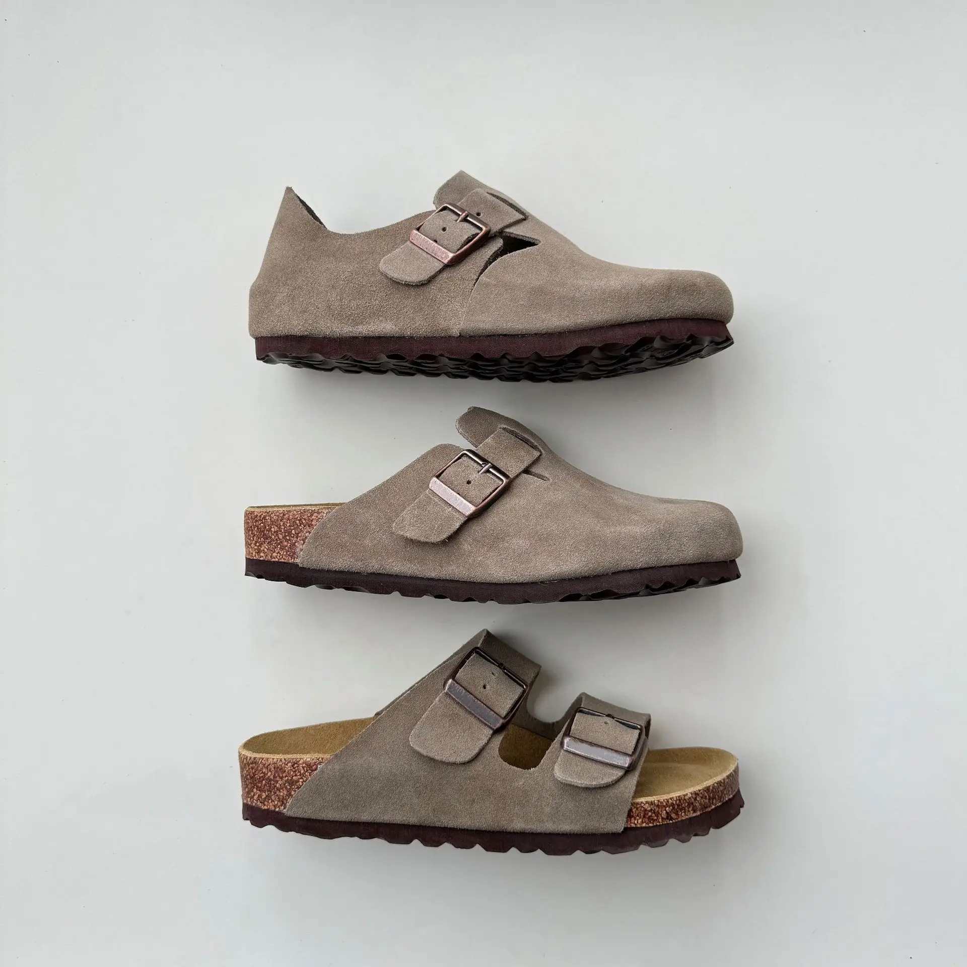 Fashion Leather Sandals for Men And Women Retro CasualComfortable Anti-Slip Beach Shoes for 2026 New Spring And Autumn Ffashion
Fashion Leather Sandals for Men And Women Retro CasualComfortable Anti-Slip Beach Shoes for 2026 New Spring And Autumn Ffashion
