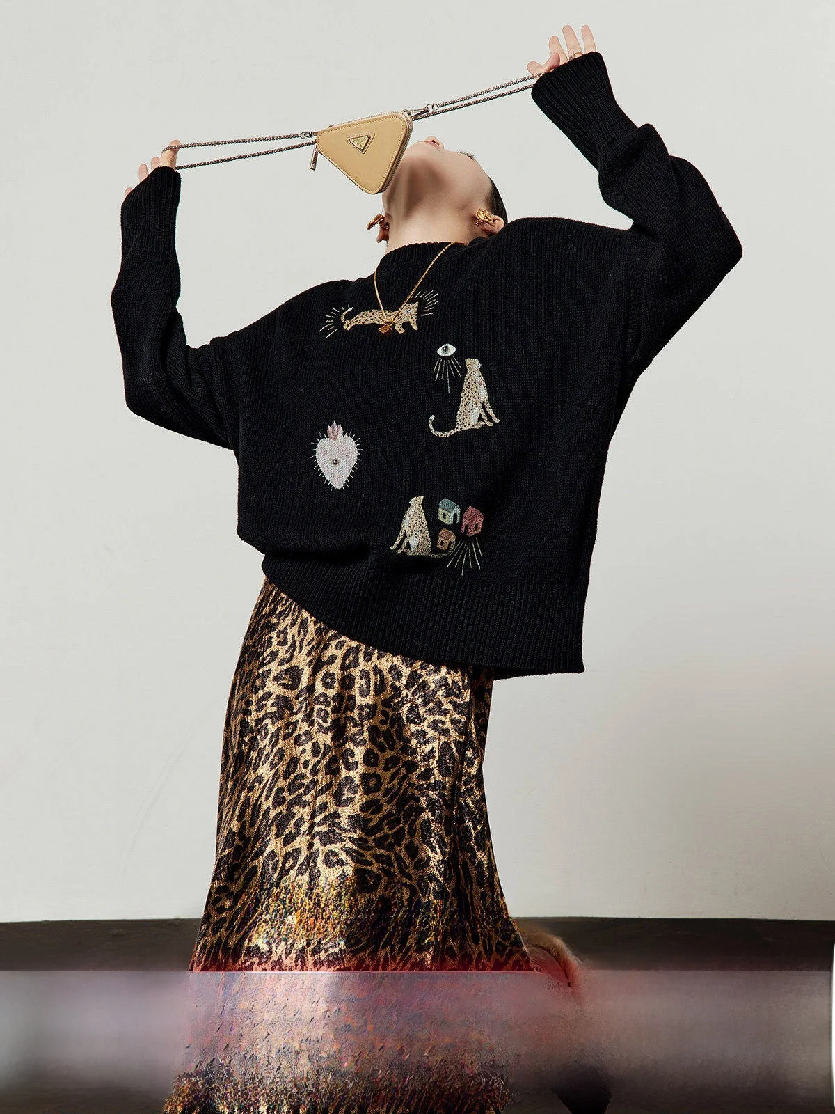 Вязаный свитер Bla для женщин, весна-осень, новинка, с принтом в виде сердца, глаз и леопарда, повседневный вязаный топ для женщин, Zhou Li Wu
Вязаный свитер Bla для женщин, весна-осень, новинка, с принтом в виде сердца, глаз и леопарда, повседневный вязаный топ для женщин, Zhou Li Wu