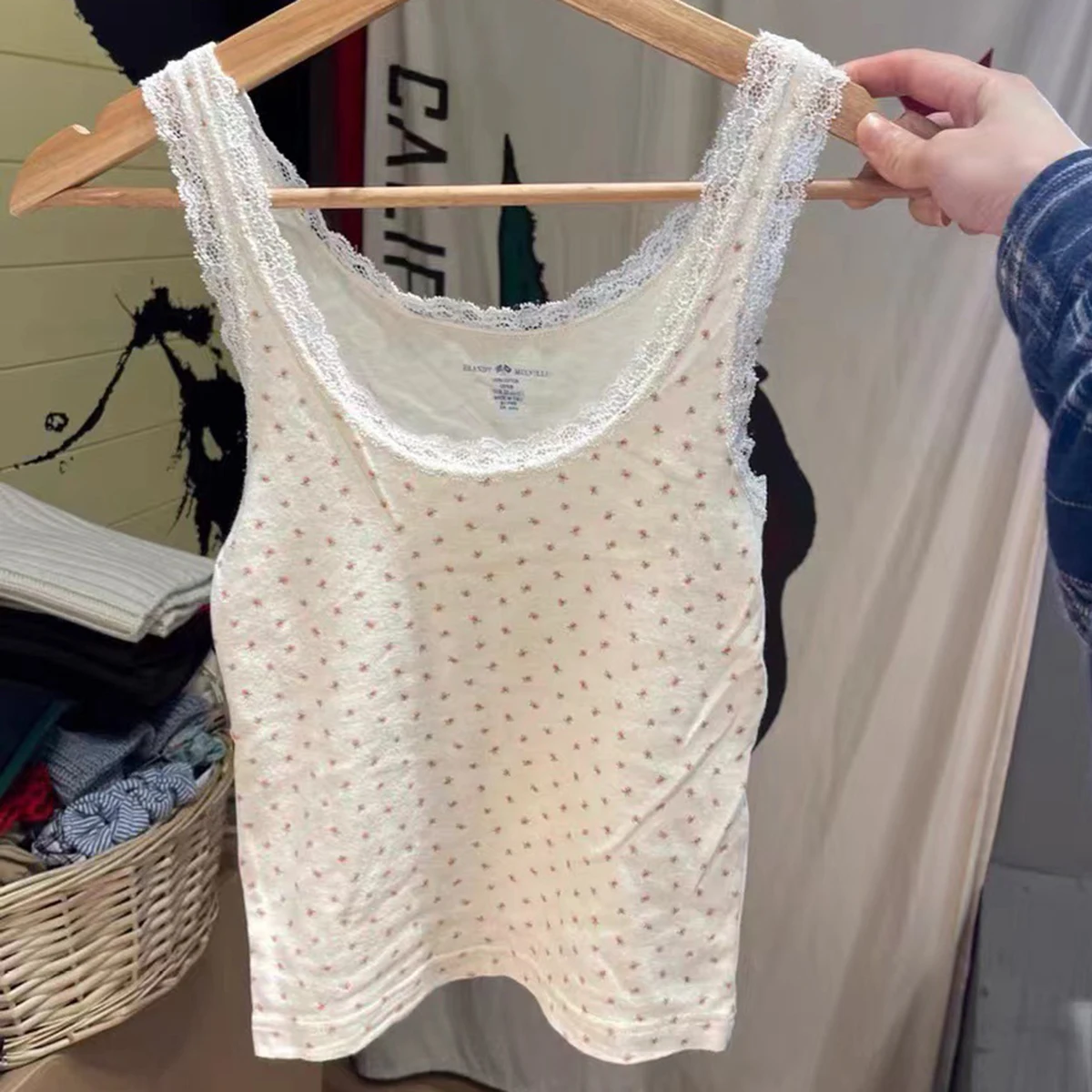 Lace Trim Tops for Women Summer Cotton 2000s Vintage Y2K 2024 Cute Kawaii Sexy Crop Tops Girls Trending Fashion Clothes Camisole
Lace Trim Tops for Women Summer Cotton 2000s Vintage Y2K 2024 Cute Kawaii Sexy Crop Tops Girls Trending Fashion Clothes Camisole
