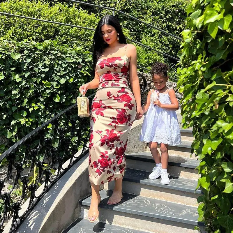 Summer New Rose Print Halter Dress Women's Floral Long Dress Elegant High Waist A-Line Skirt No Sleeve Citywalk
Summer New Rose Print Halter Dress Women's Floral Long Dress Elegant High Waist A-Line Skirt No Sleeve Citywalk