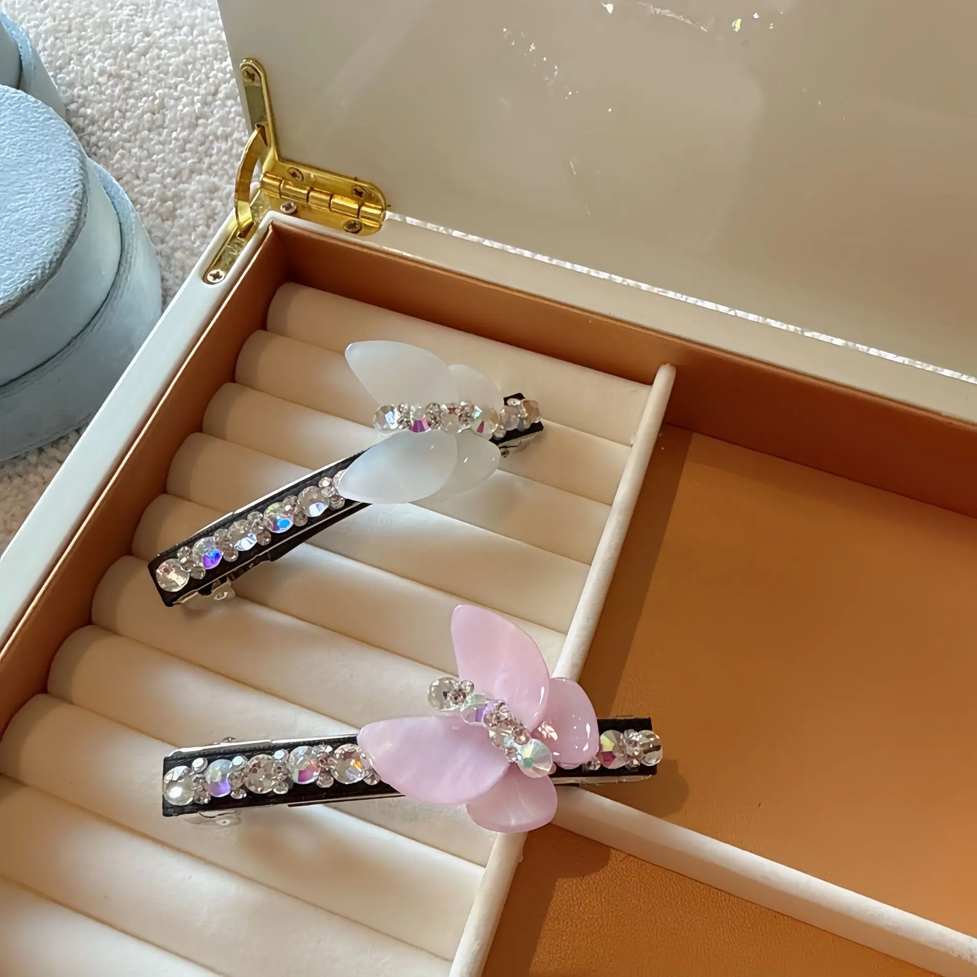 Spring New Arrival Fairy Style Rhinestone Butterfly Spring Clip - Trendy Hair Accessory for Women
Spring New Arrival Fairy Style Rhinestone Butterfly Spring Clip - Trendy Hair Accessory for Women