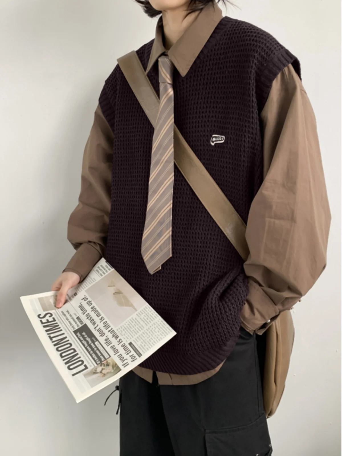 Retro Japanese Sle Knitted Sweater Vest Men's Spring Autumn Loose round Ne Svel Outerwear Casual Warmth Faion
Retro Japanese Sle Knitted Sweater Vest Men's Spring Autumn Loose round Ne Svel Outerwear Casual Warmth Faion