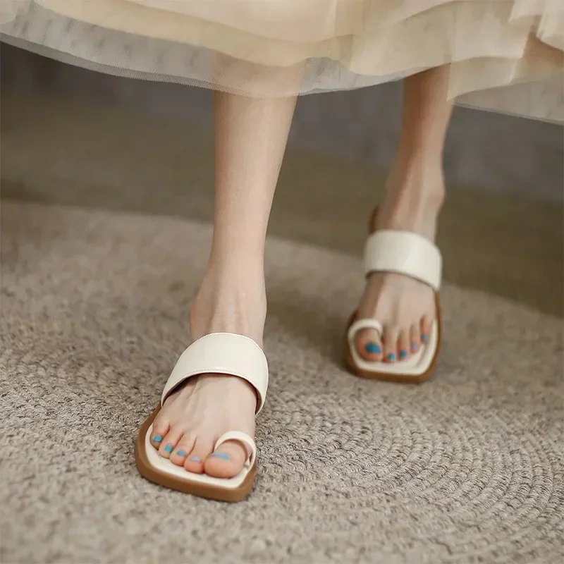 Square Head lady Slippers Summer Korean Style Flat Bottom Casual Women's Shoes Comfortable Non-slip Solid Colour Beach Sandals
Square Head lady Slippers Summer Korean Style Flat Bottom Casual Women's Shoes Comfortable Non-slip Solid Colour Beach Sandals