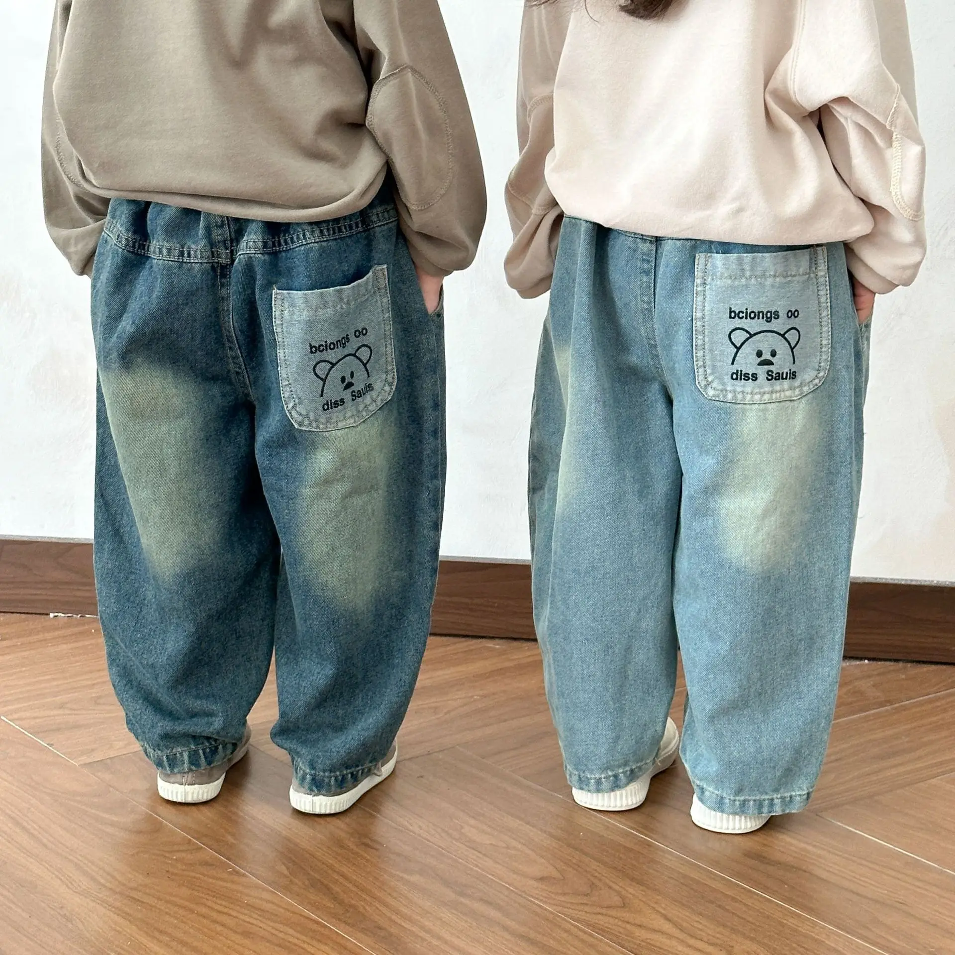 2025 Spring New Children Denim Trousers Fashion Boys Cartoon Casual Pants Baby Girls Loose Versatile Jeans Kids Clothes
2025 Spring New Children Denim Trousers Fashion Boys Cartoon Casual Pants Baby Girls Loose Versatile Jeans Kids Clothes