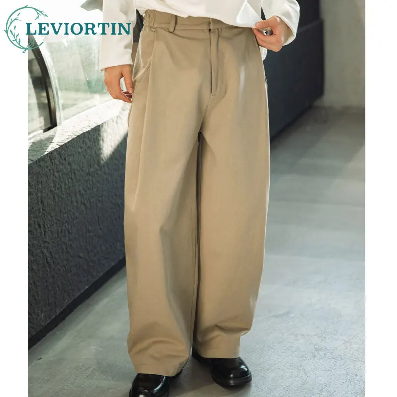 Мужские весенние молодежные модные универсальные силуэты свободной текстуры трехмерные плиссированные повседневные брюки прямого кроя
Мужские весенние молодежные модные универсальные силуэты свободной текстуры трехмерные плиссированные повседневные брюки прямого кроя