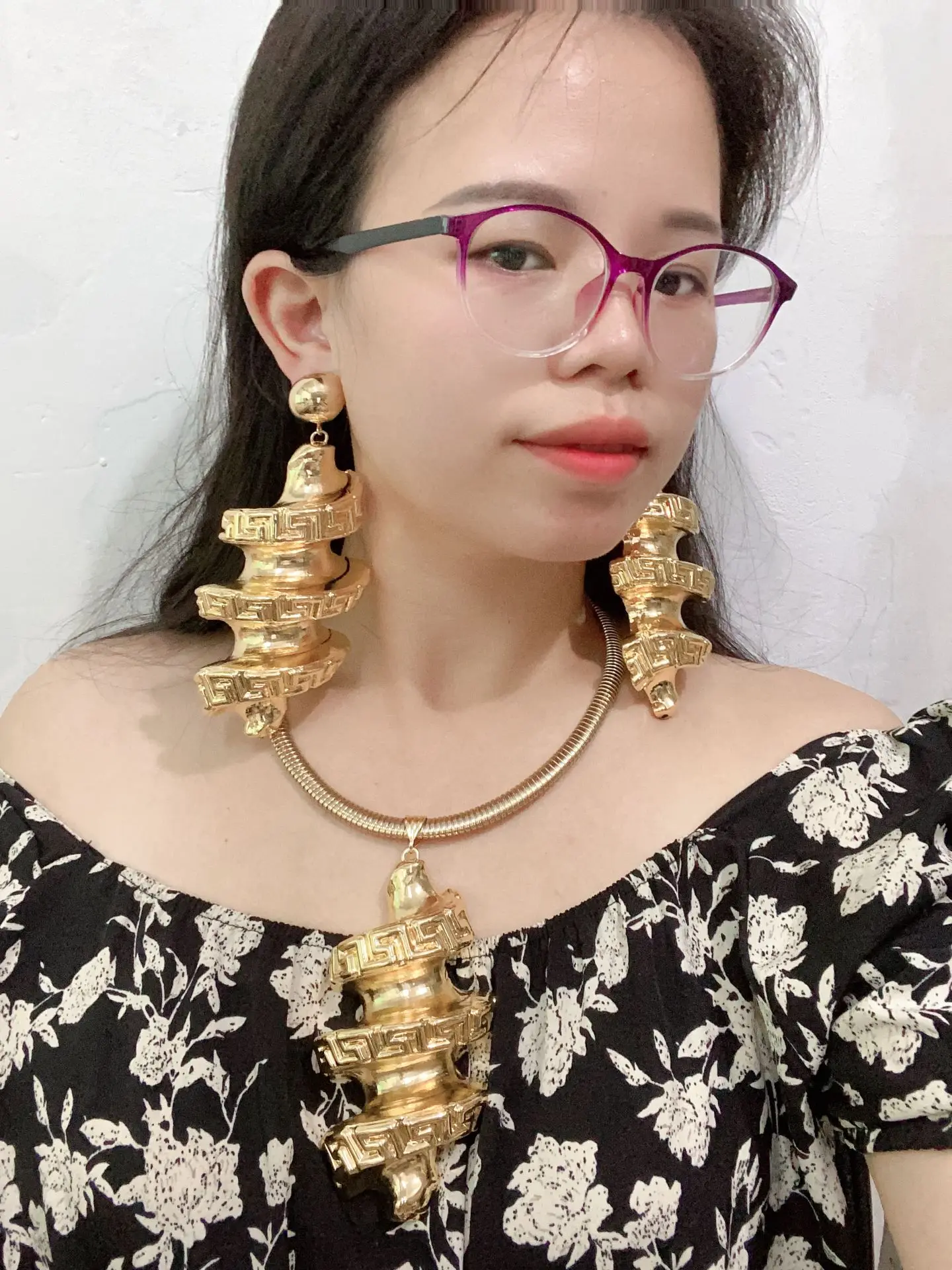 The Latest Fancy Huge Big Light Weight Two Piece Jewelry Set For Unique Twisted Women Pedant Collar Earrings Pedants Jewellery
The Latest Fancy Huge Big Light Weight Two Piece Jewelry Set For Unique Twisted Women Pedant Collar Earrings Pedants Jewellery