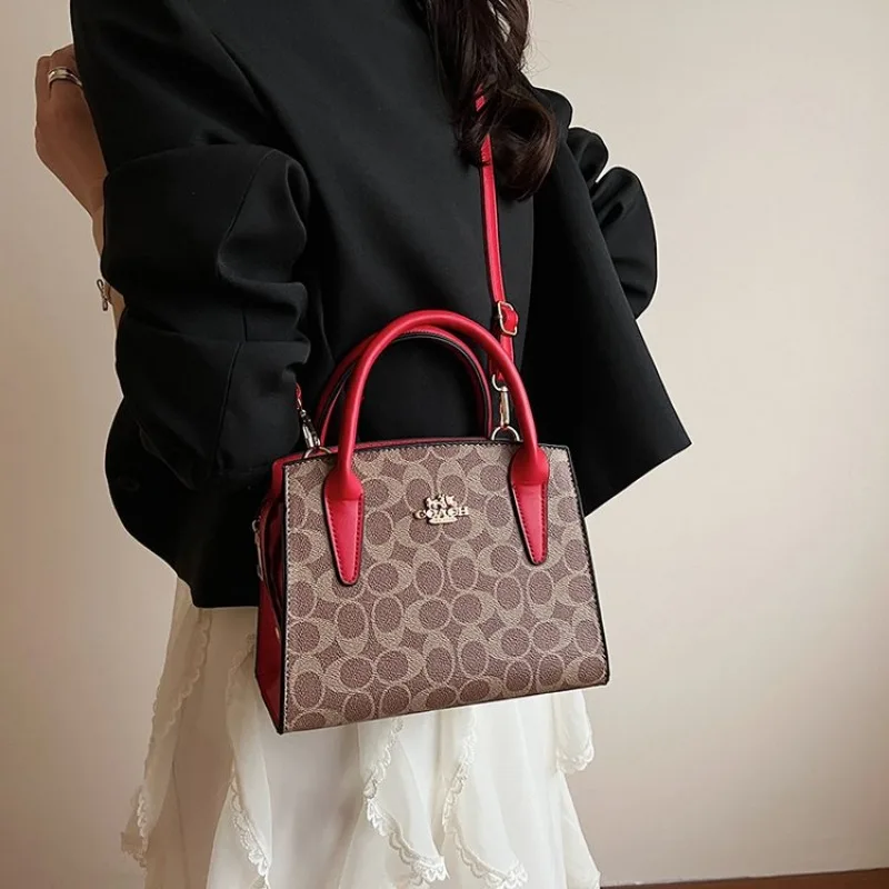 Изящная изящная сумка для поездок на работу. Новая модель 2025 года. Стильная изысканная практичная модная универсальная шикарная модная классика.
Изящная изящная сумка для поездок на работу. Новая модель 2025 года. Стильная изысканная практичная модная универсальная шикарная модная классика.