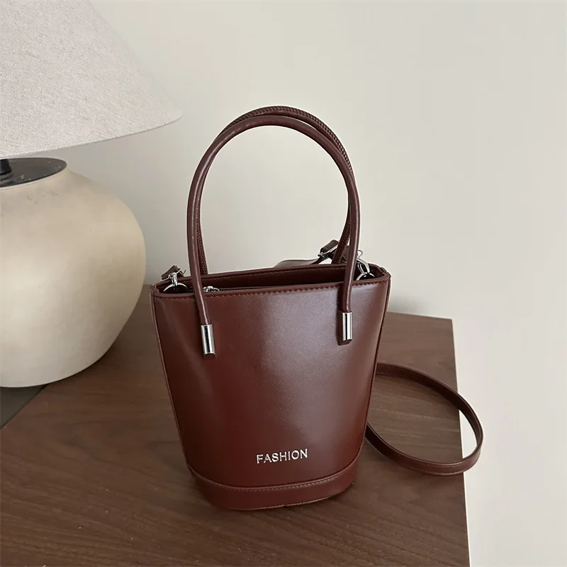 Корейская модная сумка-ведро 2025 года, простая и стильная сумка через плечо, высококачественная текстурированная сумка для школы и поездок на работу
Корейская модная сумка-ведро 2025 года, простая и стильная сумка через плечо, высококачественная текстурированная сумка для школы и поездок на работу