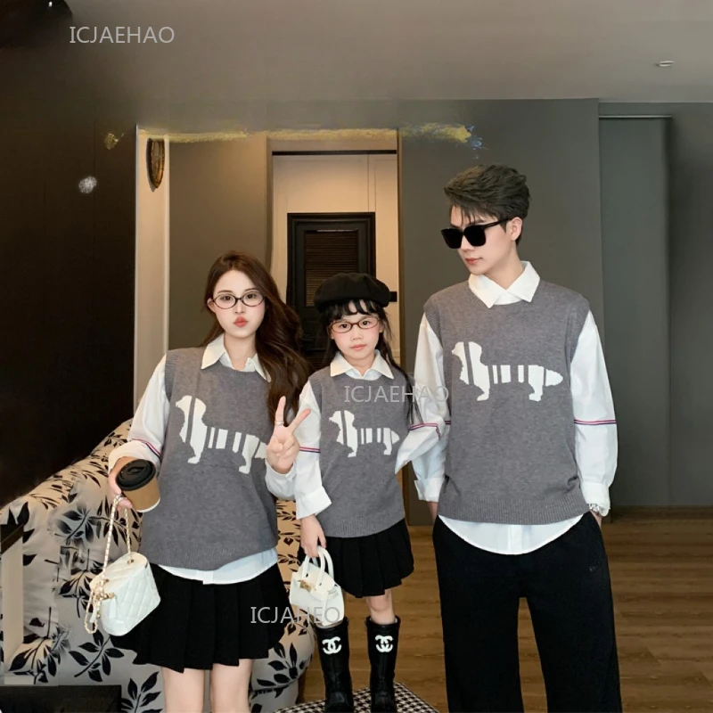 Серый одинаковый жилет для всей семьи, весенне-осенний новый вязаный свитер для мамы и дочки, жилет, модный комплект одежды, детская одежда для матерства
Серый одинаковый жилет для всей семьи, весенне-осенний новый вязаный свитер для мамы и дочки, жилет, модный комплект одежды, детская одежда для матерства