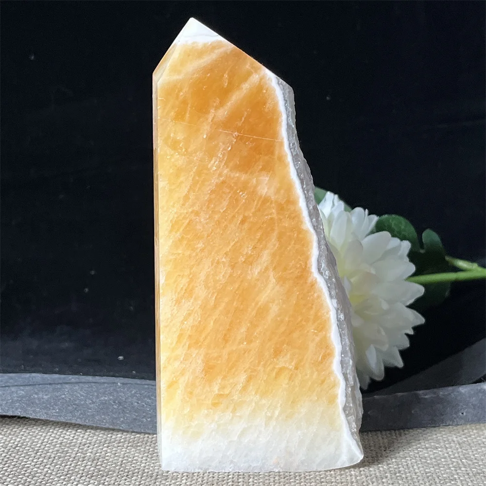 Orange Calcite Stone Quartz Tower Point Crystal Natural Specimen Gialla desktop decoration meditazione spiritual energ
Orange Calcite Stone Quartz Tower Point Crystal Natural Specimen Gialla desktop decoration meditazione spiritual energ