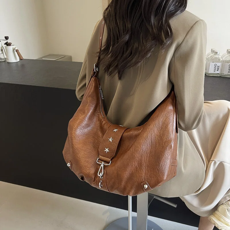 Women Retro Large Dumpling Bag Star Rivet Soft Faux Leather Adjustable Strap Shoulder Crossbody Handbag
Women Retro Large Dumpling Bag Star Rivet Soft Faux Leather Adjustable Strap Shoulder Crossbody Handbag