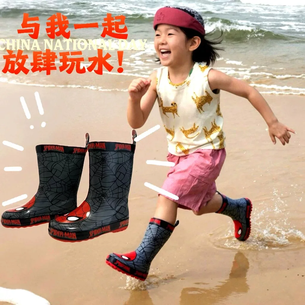 Новые детские резиновые сапоги с героями мультфильмов Marvel «Человек-паук», студенческие резиновые сапоги, модная нескользящая обувь
Новые детские резиновые сапоги с героями мультфильмов Marvel «Человек-паук», студенческие резиновые сапоги, модная нескользящая обувь