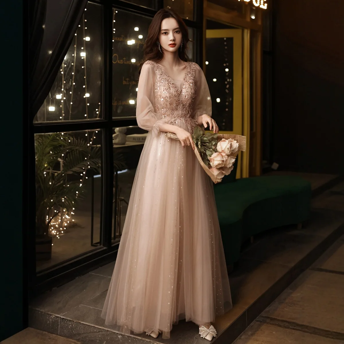 Высокочувственное банкетное вечернее платье, женское легкое роскошное платье высокого класса для тостов в стиле меньшинств, церемония для взрослых, новинка 2023 г.
Высокочувственное банкетное вечернее платье, женское легкое роскошное платье высокого класса для тостов в стиле меньшинств, церемония для взрослых, новинка 2023 г.