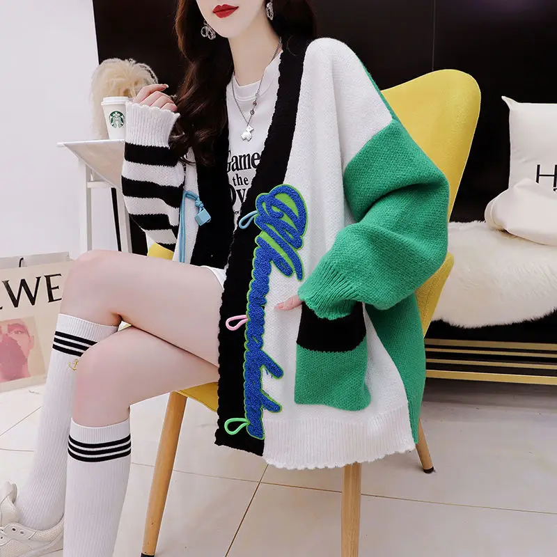 2023 Autumn Winter Fashion Embroidery Knitted Cardigan Sweater Women's Loose Street Office Sweater Coat Cardigan Women's Jacket
2023 Autumn Winter Fashion Embroidery Knitted Cardigan Sweater Women's Loose Street Office Sweater Coat Cardigan Women's Jacket