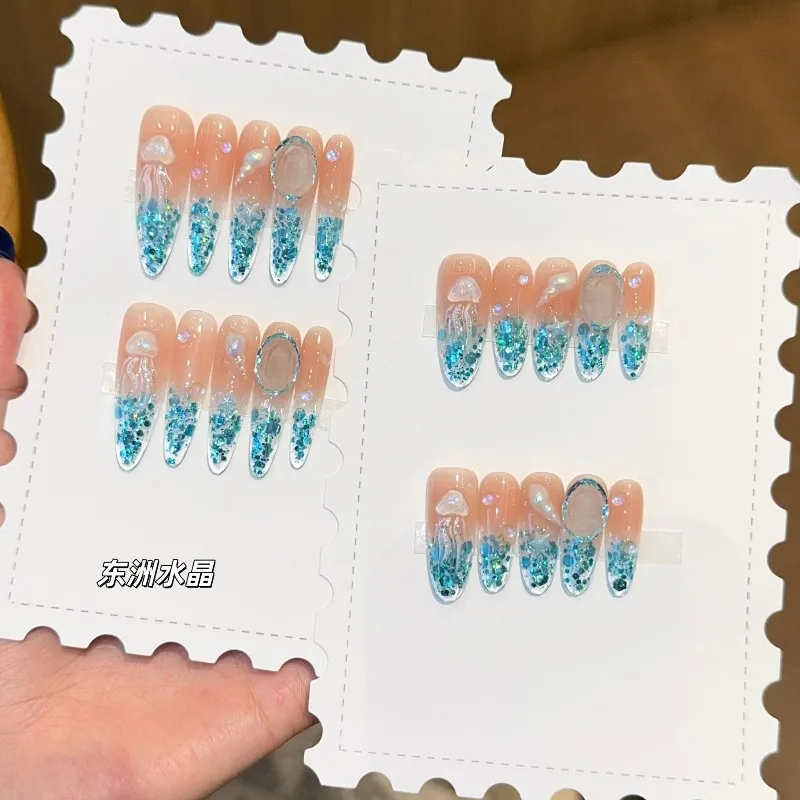 10pcs Handmade Nails Featuring A Crystal Ocean-themed French Design with Glitter Jellyfish and Conch Shells These Press-on Nails
10pcs Handmade Nails Featuring A Crystal Ocean-themed French Design with Glitter Jellyfish and Conch Shells These Press-on Nails