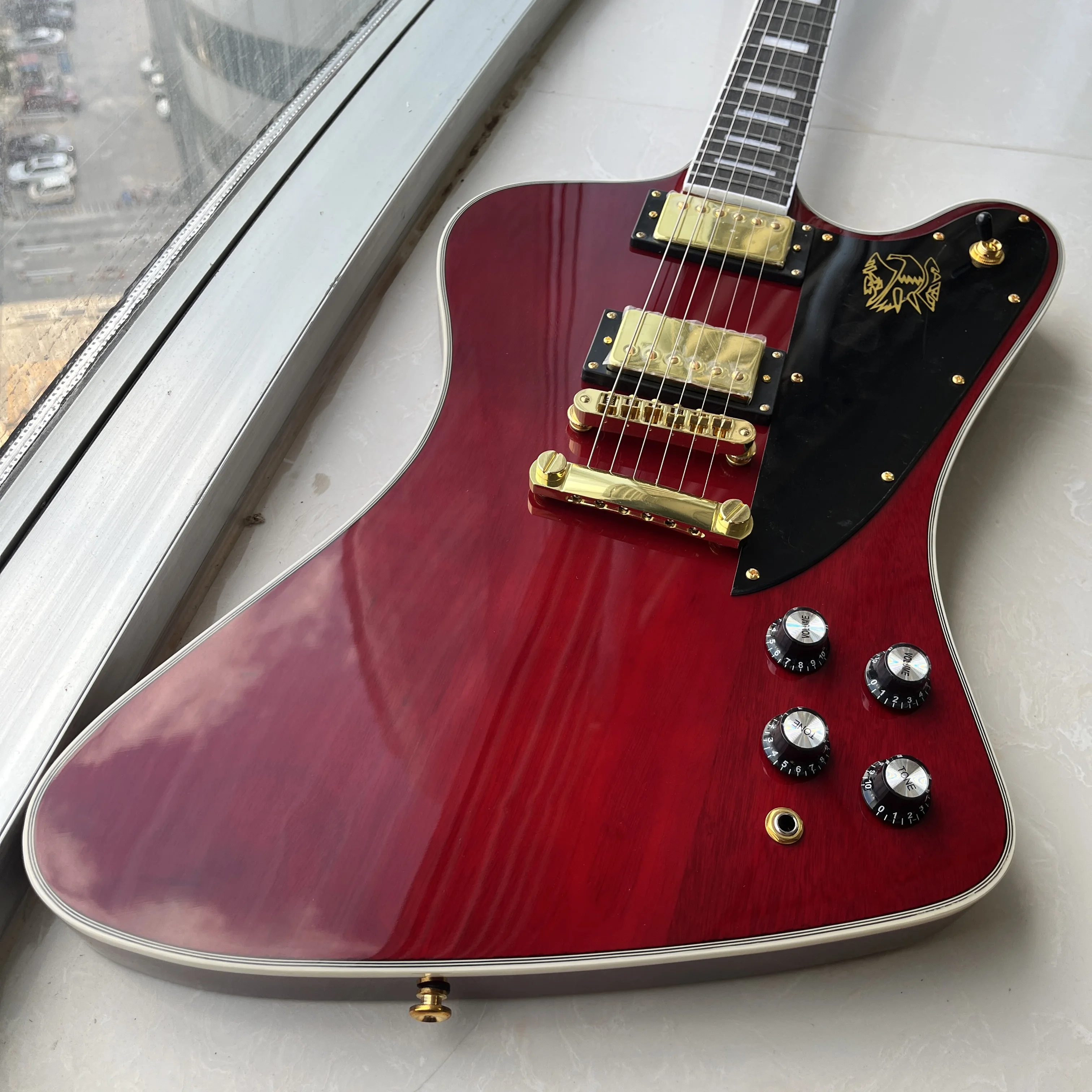 Электрогитара Firebird с корпусом из красного дерева, грифом из палисандра, прозрачного красного цвета, подарок в тематике электрогитары, бесплатная доставка
Электрогитара Firebird с корпусом из красного дерева, грифом из палисандра, прозрачного красного цвета, подарок в тематике электрогитары, бесплатная доставка