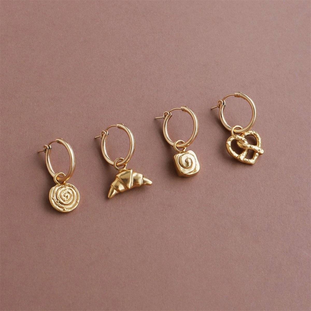 Hornbread earrings, salt pepper bread necklace, cinnamon roll earrings, gold-plated color preservation
Hornbread earrings, salt pepper bread necklace, cinnamon roll earrings, gold-plated color preservation