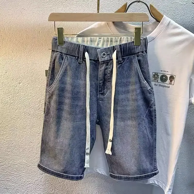 Мужские джинсовые шорты с эластичной резинкой на талии, новинка лета 2025, синие широкие уличные мужские брюки с диагональными карманами, эластичные повседневные шорты
Мужские джинсовые шорты с эластичной резинкой на талии, новинка лета 2025, синие широкие уличные мужские брюки с диагональными карманами, эластичные повседневные шорты