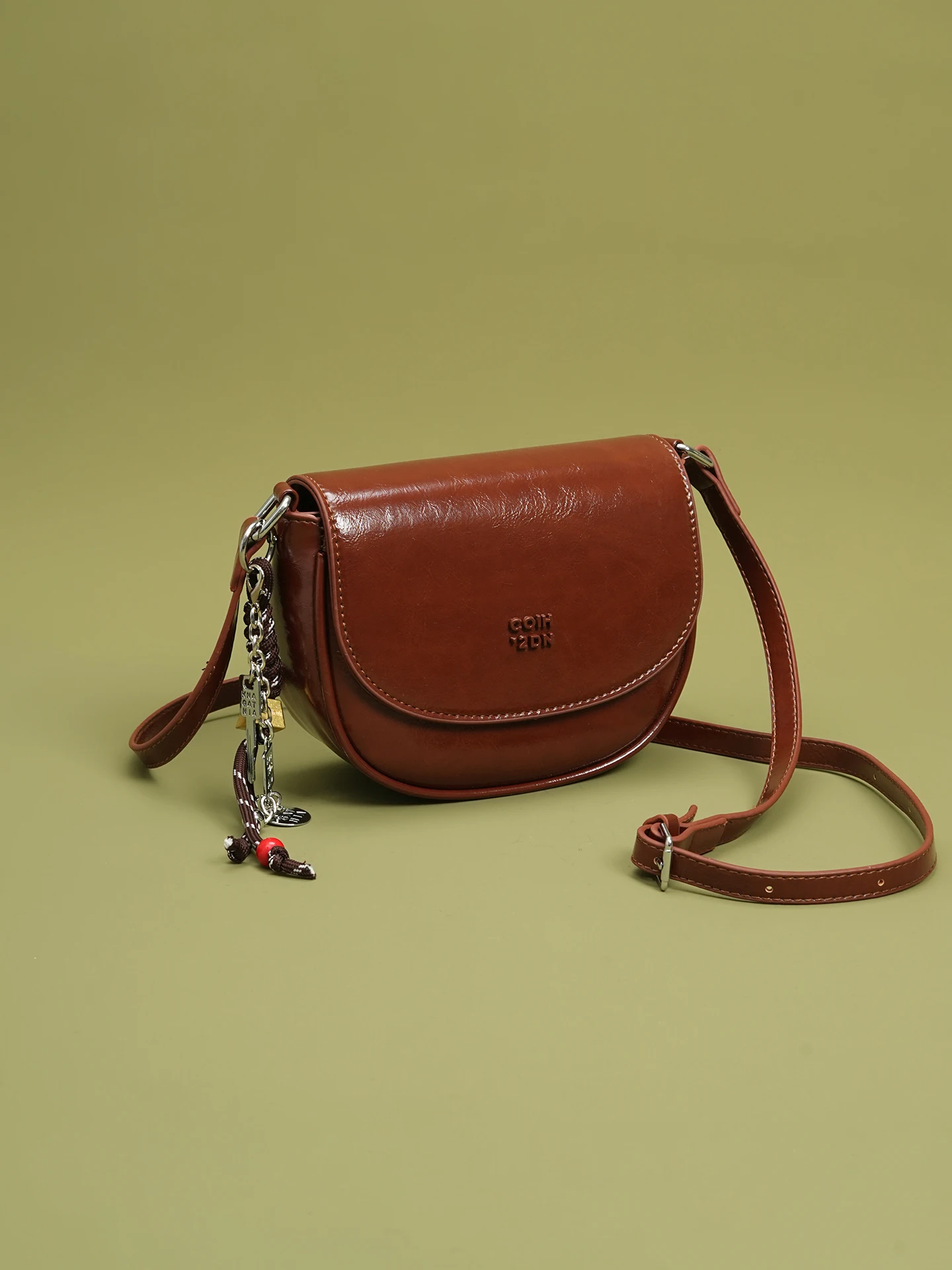 Women's Faionable Saddle Bag Versatile Shoulder Bag 2025 New Arrival High-End Vintage Handbag popular portable small square bag
Women's Faionable Saddle Bag Versatile Shoulder Bag 2025 New Arrival High-End Vintage Handbag popular portable small square bag
