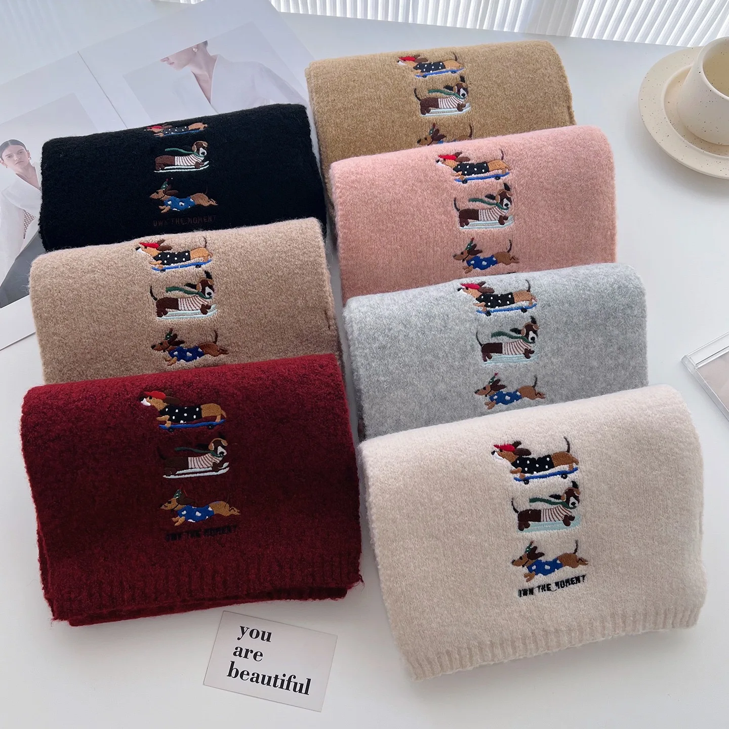 Обычная вышивка такса собака вязаный теплый шарф-шаль зимний женский высококачественный палантин из пашмины Bufandas хиджаб снуд 2025
Обычная вышивка такса собака вязаный теплый шарф-шаль зимний женский высококачественный палантин из пашмины Bufandas хиджаб снуд 2025