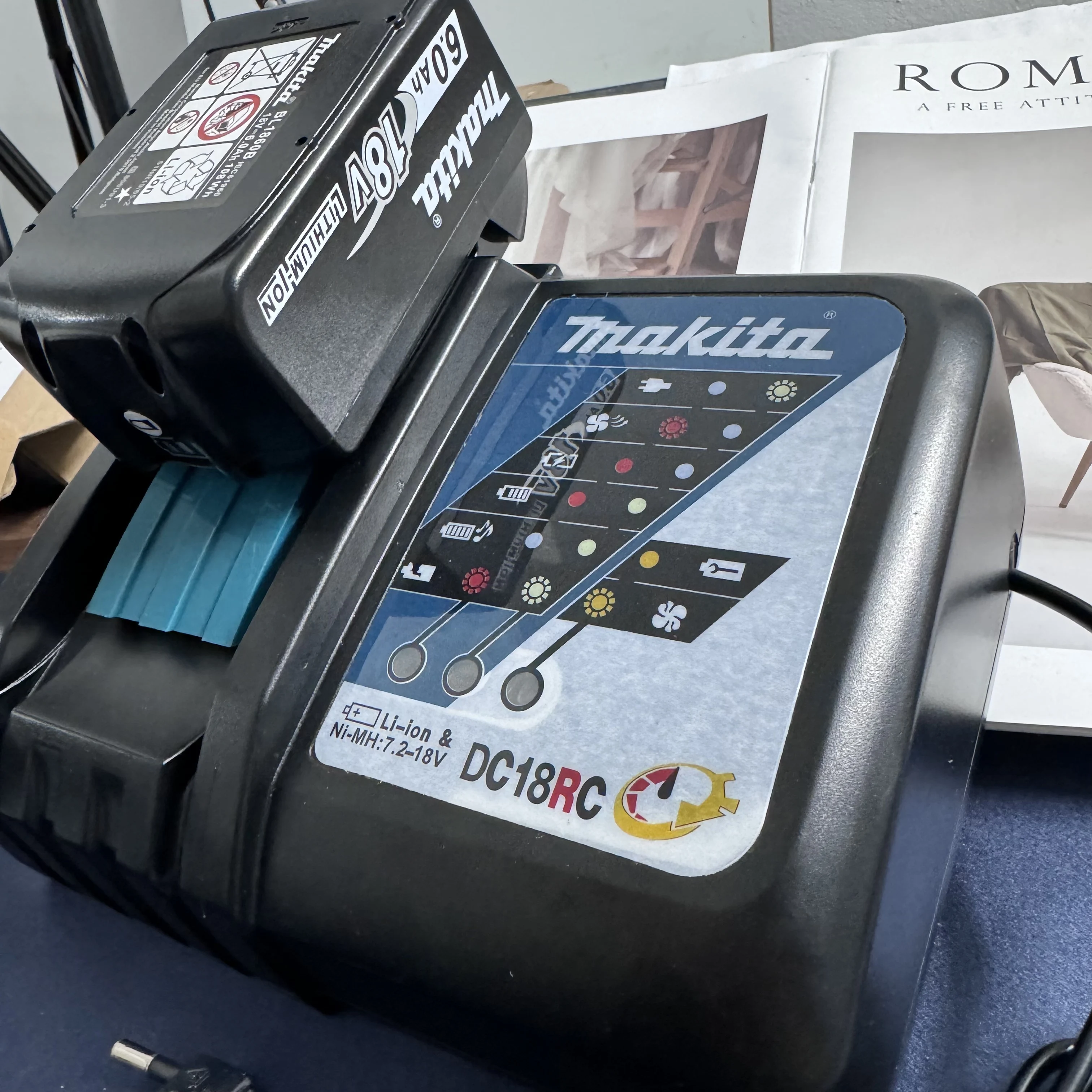 Makita 10.8V Lithium Battery Strong Power 2.0Ah 3.0Ah, Rechargeable Battery, Suitable For Makita Power Tools,
Makita 10.8V Lithium Battery Strong Power 2.0Ah 3.0Ah, Rechargeable Battery, Suitable For Makita Power Tools,