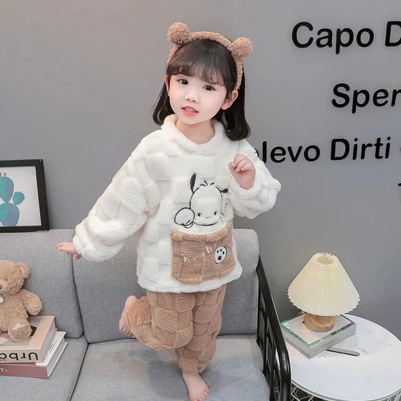 Кавайная детская одежда для сна Sanrio, фланелевая Детская домашняя одежда с мультяшным изображением сердца для девочек, теплая Пижама, домашняя одежда
Кавайная детская одежда для сна Sanrio, фланелевая Детская домашняя одежда с мультяшным изображением сердца для девочек, теплая Пижама, домашняя одежда