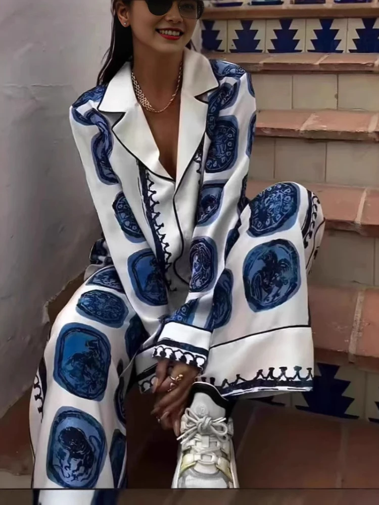 Women's 2-piece Personalized Fashion Casual Blue and White Vneck Long Sleeved Shirt+long Pants Set Loose Office Commuting Outfit
Women's 2-piece Personalized Fashion Casual Blue and White Vneck Long Sleeved Shirt+long Pants Set Loose Office Commuting Outfit