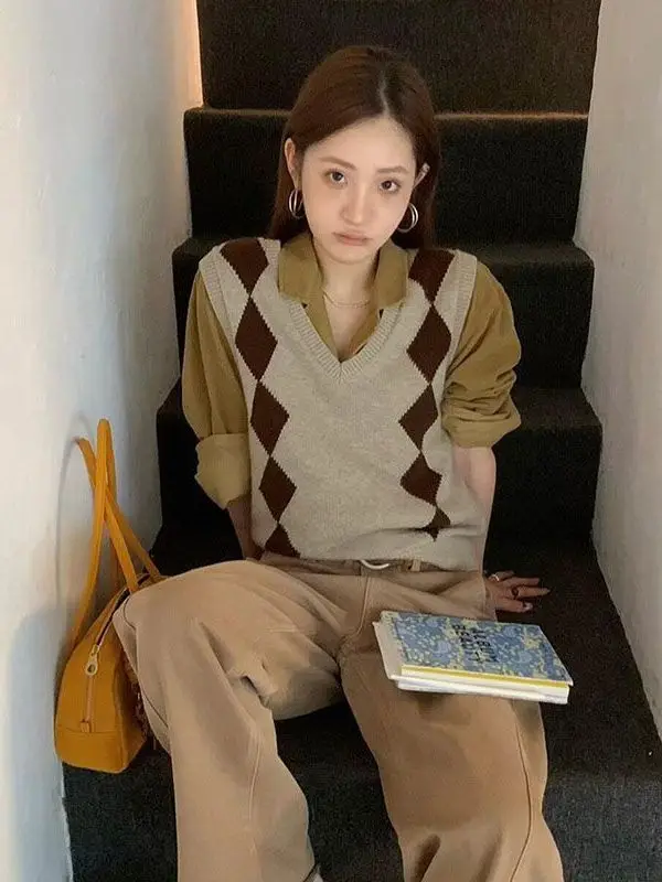 American Retro Svel V-Ne Knitted Vest Women's Loose Casual Top Autumn Diamond id Layering Sweater Versatile Loose Fit
American Retro Svel V-Ne Knitted Vest Women's Loose Casual Top Autumn Diamond id Layering Sweater Versatile Loose Fit