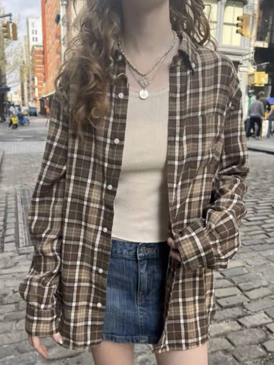 Women Casual Plaid Loose T-shirts Vintage Turn Down Collar Sing-breasted Fashion Tops Autumn Streetwear Long Sleeve T Shirt
Women Casual Plaid Loose T-shirts Vintage Turn Down Collar Sing-breasted Fashion Tops Autumn Streetwear Long Sleeve T Shirt
