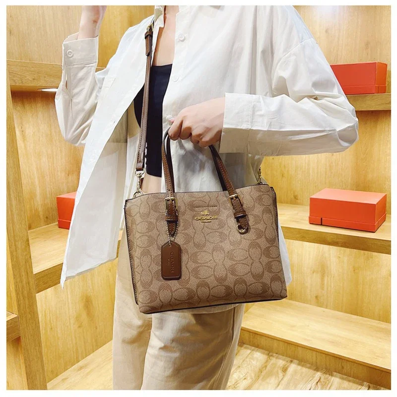 Fashionable retro large capacity tote bag, versatile printed square bag, women's shoulder and crossbody handbag 
Fashionable retro large capacity tote bag, versatile printed square bag, women's shoulder and crossbody handbag