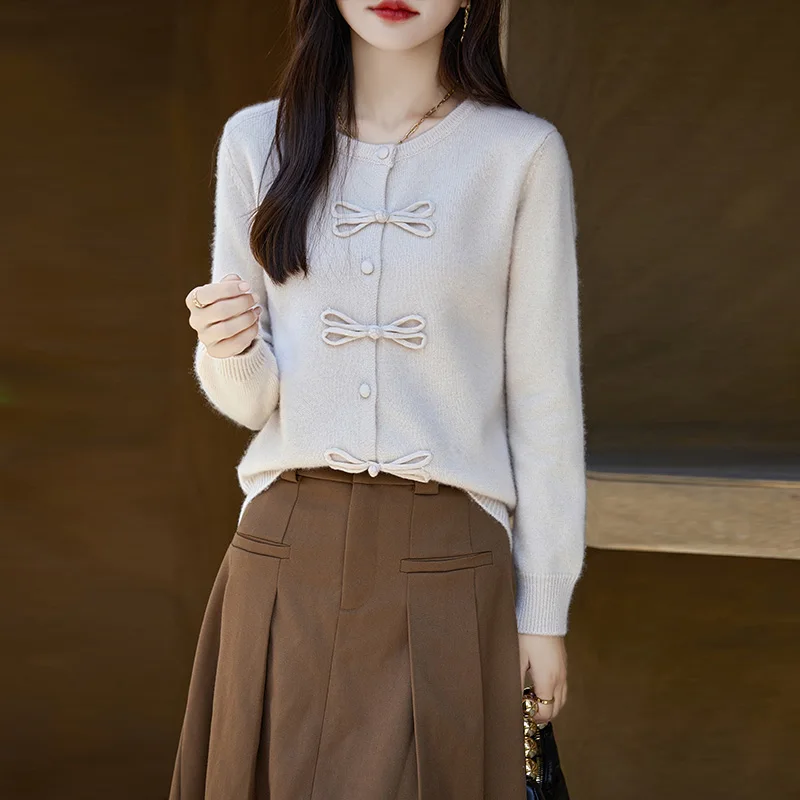 European and American trendy new women's cardigan 100% Australian wool sweater fashionable knitted women's O-neck short jacket
European and American trendy new women's cardigan 100% Australian wool sweater fashionable knitted women's O-neck short jacket