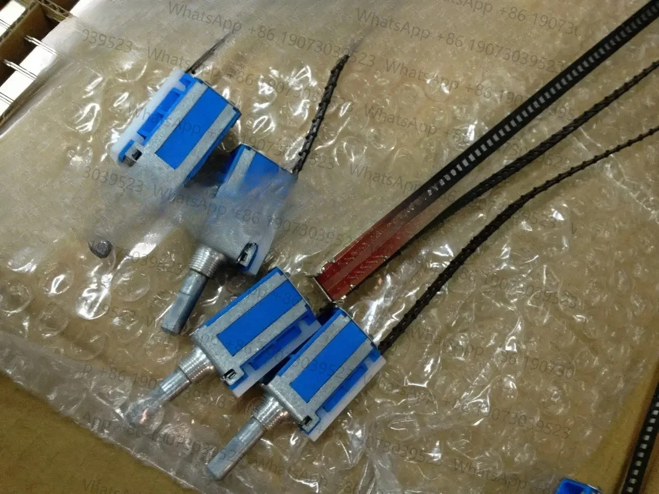 2 pieces Japan ALPS cable band switch 6-speed handle length 25MMF
2 pieces Japan ALPS cable band switch 6-speed handle length 25MMF