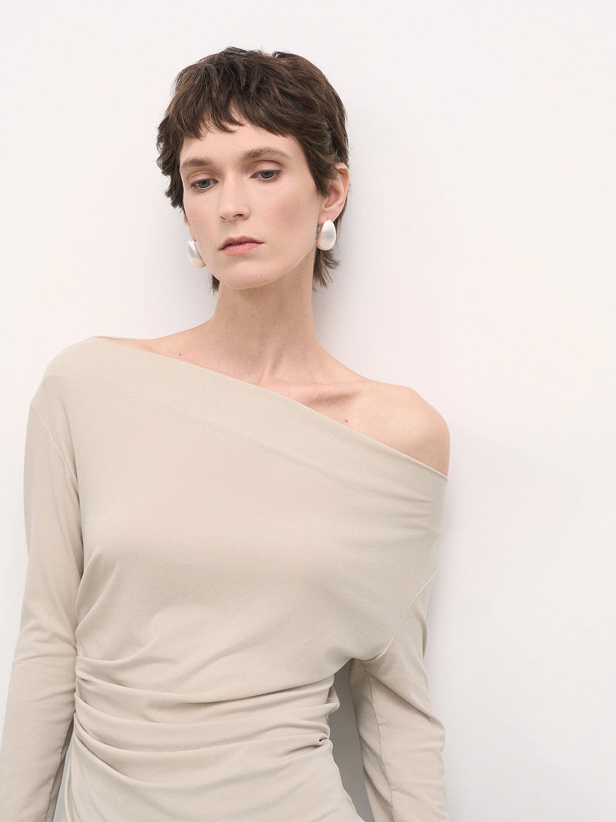 Slim Fit Knit Long Sleeve One Shoulder Batwing Top Spring Autumn Ladies Simple Color Knitted Shirt Casual Top
Slim Fit Knit Long Sleeve One Shoulder Batwing Top Spring Autumn Ladies Simple Color Knitted Shirt Casual Top