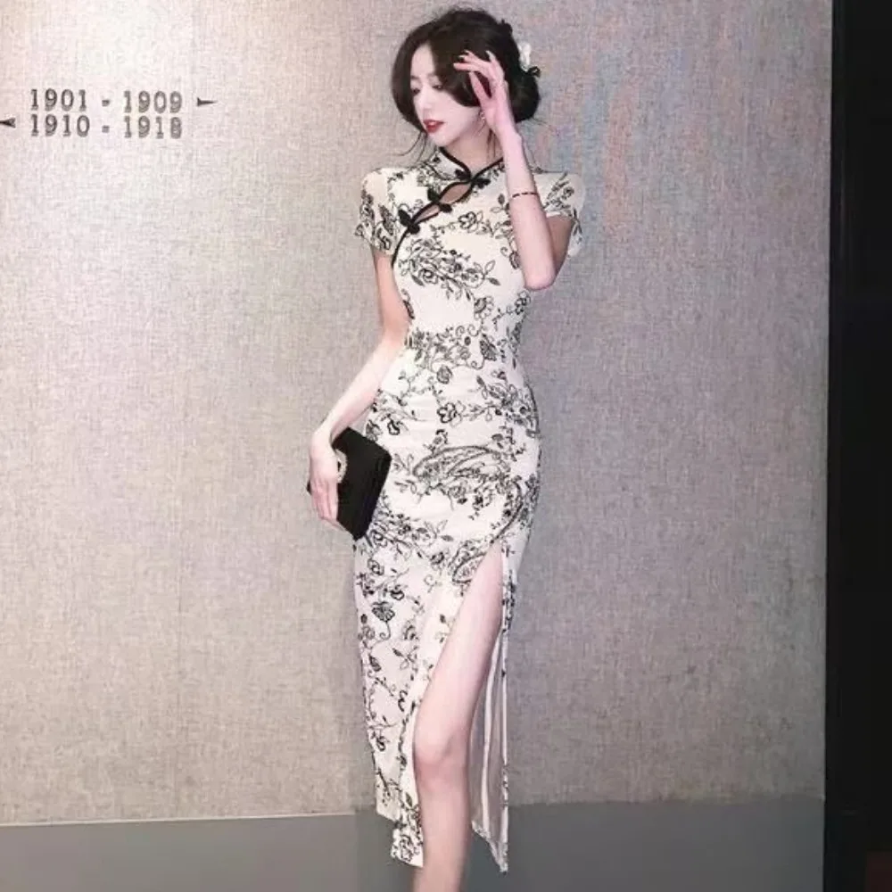 Elegant Vintage Chinese Style Cheongsam Dress for Young Women, High-End Slim Fit Qipao with High Slit and Wrap Hip Design
Elegant Vintage Chinese Style Cheongsam Dress for Young Women, High-End Slim Fit Qipao with High Slit and Wrap Hip Design