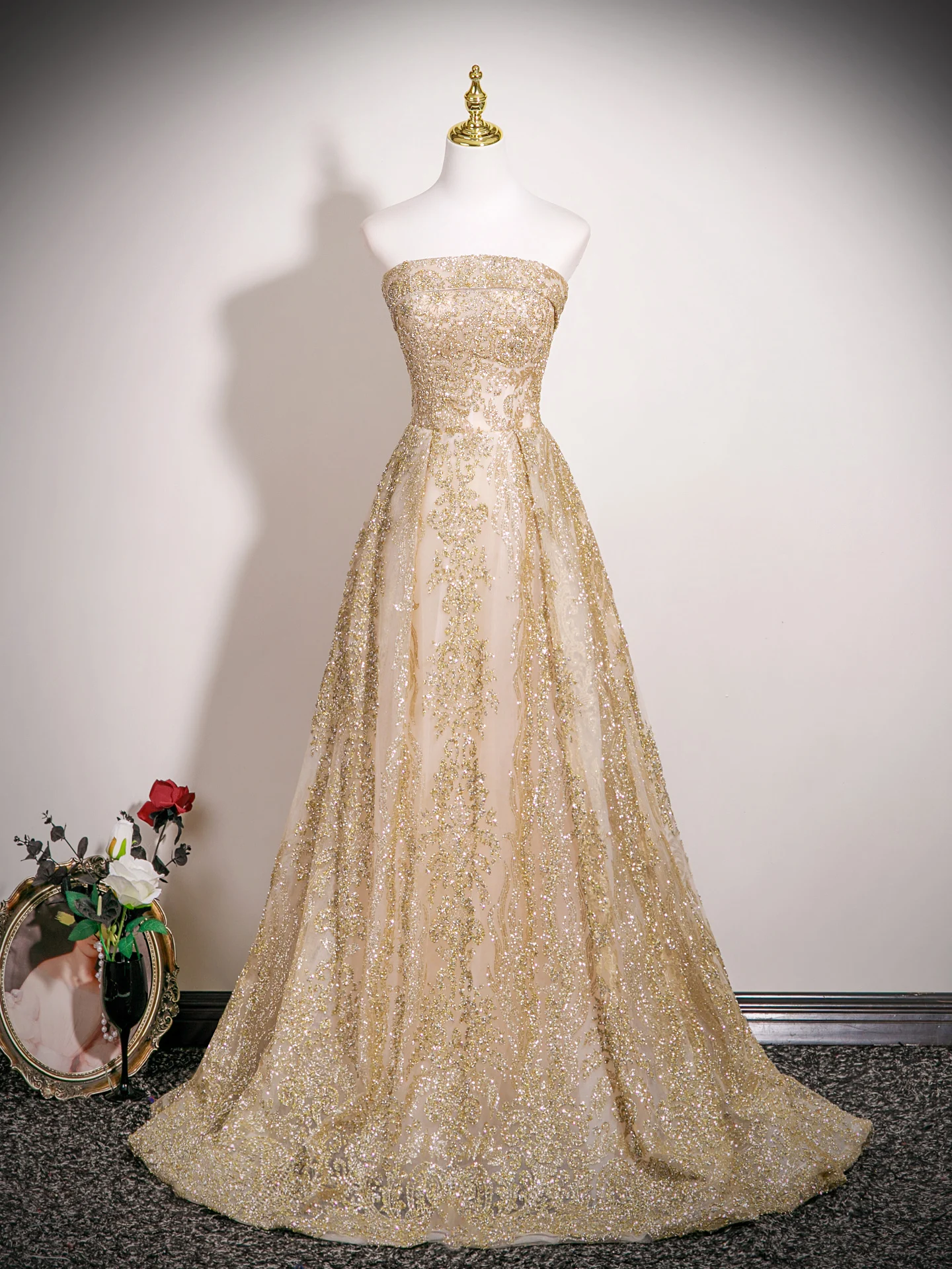 Champagne Gold Evening Gown Women's New 2026 High-End Luxury Small Audience Banquet Elegance Hostess Tube Top Drinking Dress
Champagne Gold Evening Gown Women's New 2026 High-End Luxury Small Audience Banquet Elegance Hostess Tube Top Drinking Dress
