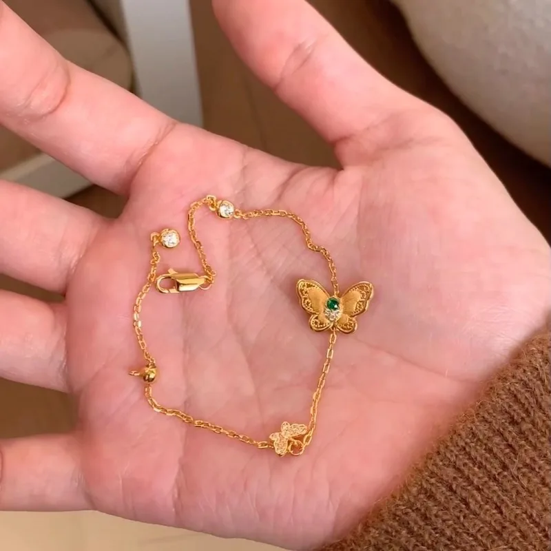 Итальянский матовый средневековый полый браслет-бабочка с зеленым бриллиантом и бабочкой, высококачественный браслет, ювелирные изделия
Итальянский матовый средневековый полый браслет-бабочка с зеленым бриллиантом и бабочкой, высококачественный браслет, ювелирные изделия