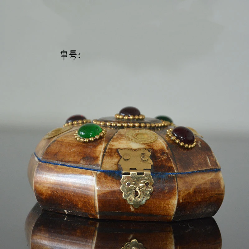 Natural Yak Bone Handmade Storage , Gemstone Jewelry , Vintage Antique-Style Octagonal Box
Natural Yak Bone Handmade Storage , Gemstone Jewelry , Vintage Antique-Style Octagonal Box