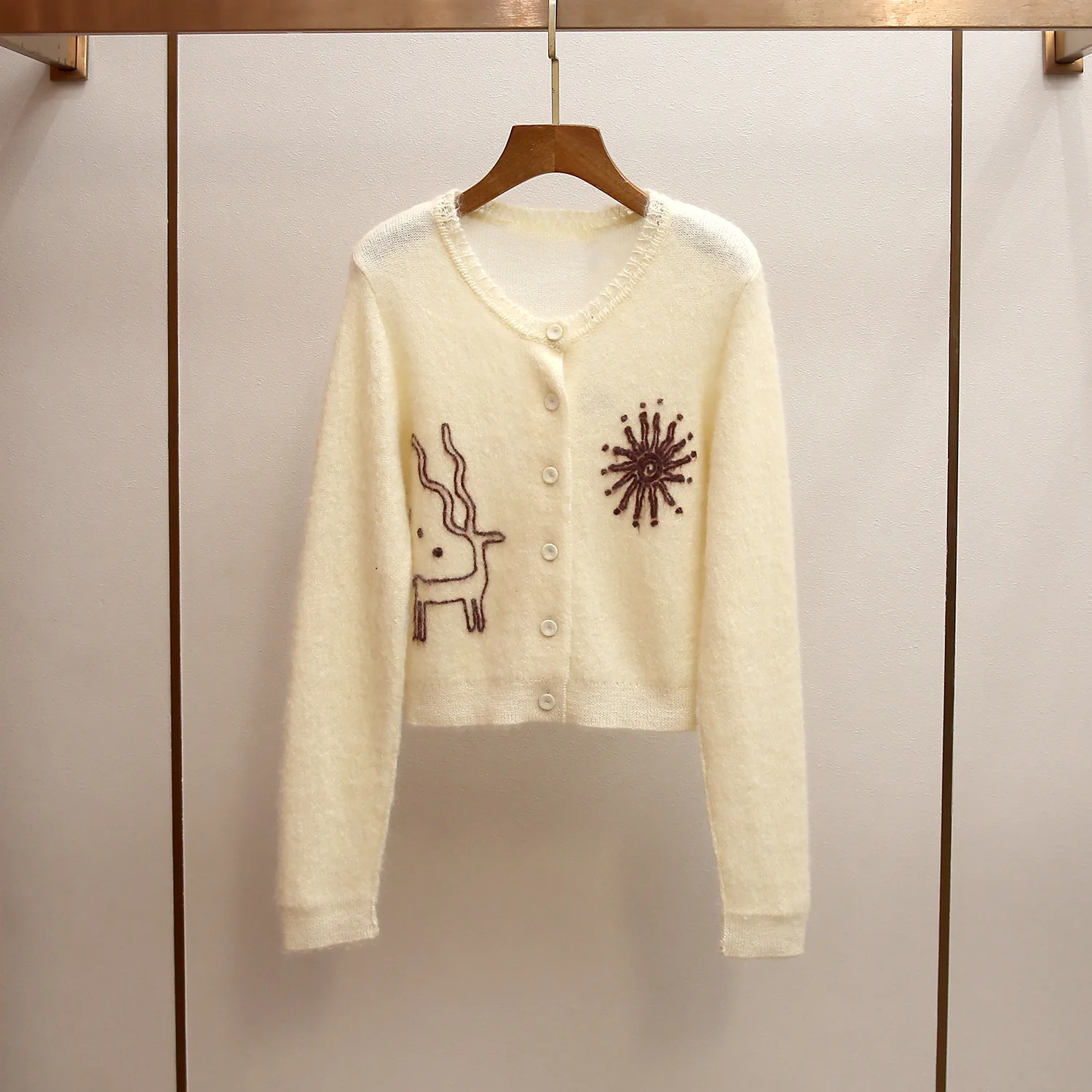 MaSande High-End Women's Faionable Embroidered Knitwear Spring New Casual Sle Versatile Slimming Ultra Soft Polyester Fiber
MaSande High-End Women's Faionable Embroidered Knitwear Spring New Casual Sle Versatile Slimming Ultra Soft Polyester Fiber