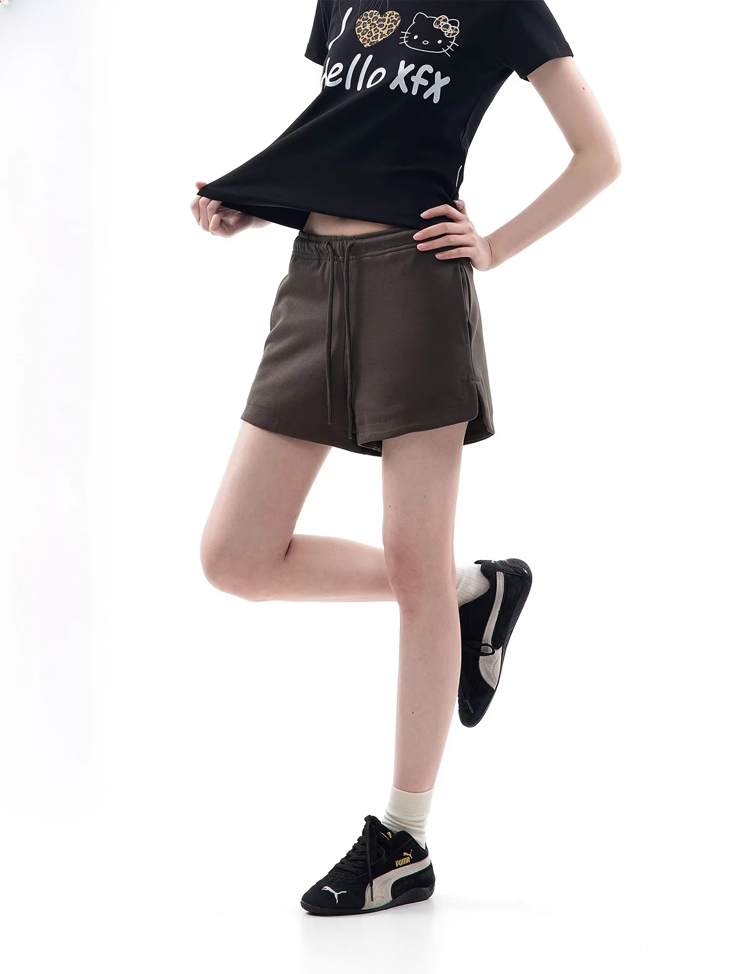 Женские летние тонкие спортивные шорты Slim Fit с широкими штанинами, повседневные брюки прямого кроя, дышащие, удобные, легкие, хлопковые.
Женские летние тонкие спортивные шорты Slim Fit с широкими штанинами, повседневные брюки прямого кроя, дышащие, удобные, легкие, хлопковые.