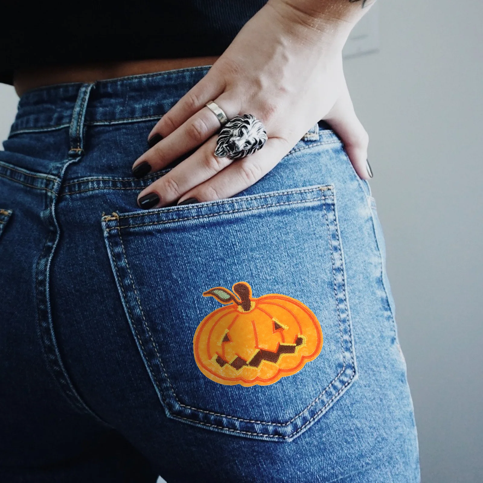 5Pcs Cloth Embroidered Patches DIY Iron on Sew on Applique Badges Halloween Costume Clothes Decoration Garment Repair
5Pcs Cloth Embroidered Patches DIY Iron on Sew on Applique Badges Halloween Costume Clothes Decoration Garment Repair