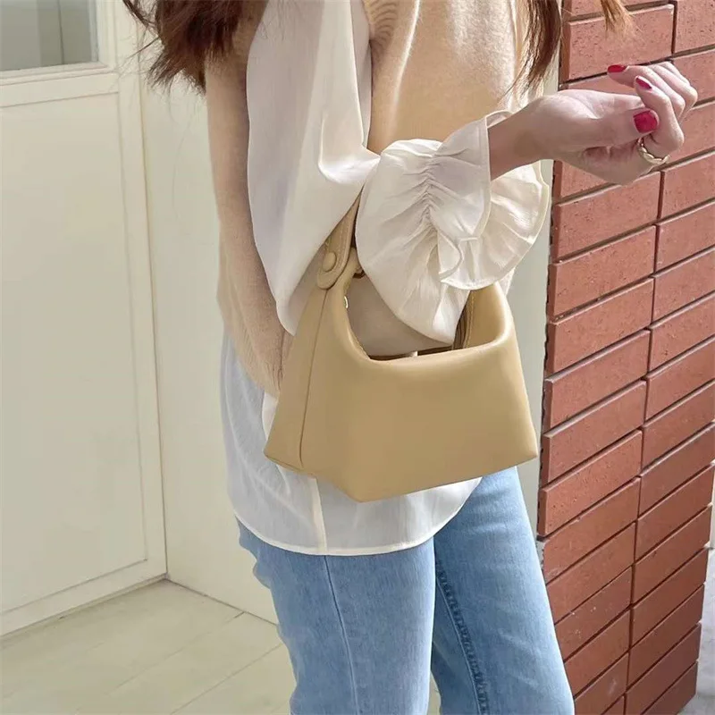Women's Handbag Korean Version Casual Simple Pillow Bag 2022 New Trend Solid Color All-Match Shoulder Crossbody Bags Female
Women's Handbag Korean Version Casual Simple Pillow Bag 2022 New Trend Solid Color All-Match Shoulder Crossbody Bags Female