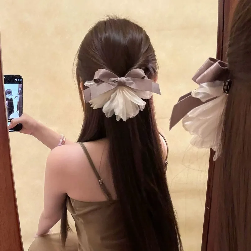 Elegant Basic Color Bow Hair Clip for Women Versatile High-Looking Spring Clip for Secure Back of Head Style Dress Accessories
Elegant Basic Color Bow Hair Clip for Women Versatile High-Looking Spring Clip for Secure Back of Head Style Dress Accessories