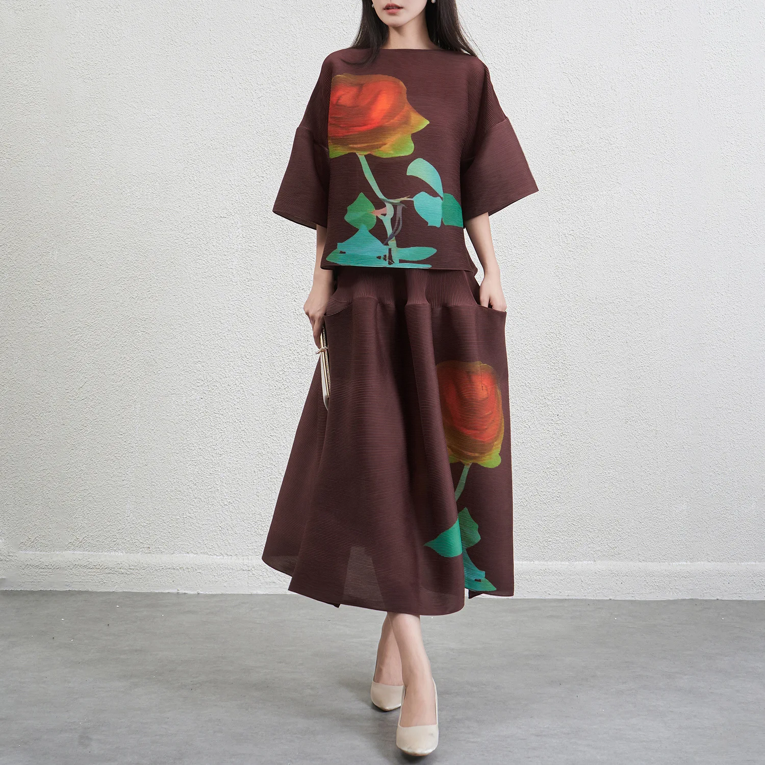 Miyake High Quality Printting Pleated Women's Two Pieces Set Brwon Printting Half Sleeve Top and Double Pockets Skirt
Miyake High Quality Printting Pleated Women's Two Pieces Set Brwon Printting Half Sleeve Top and Double Pockets Skirt