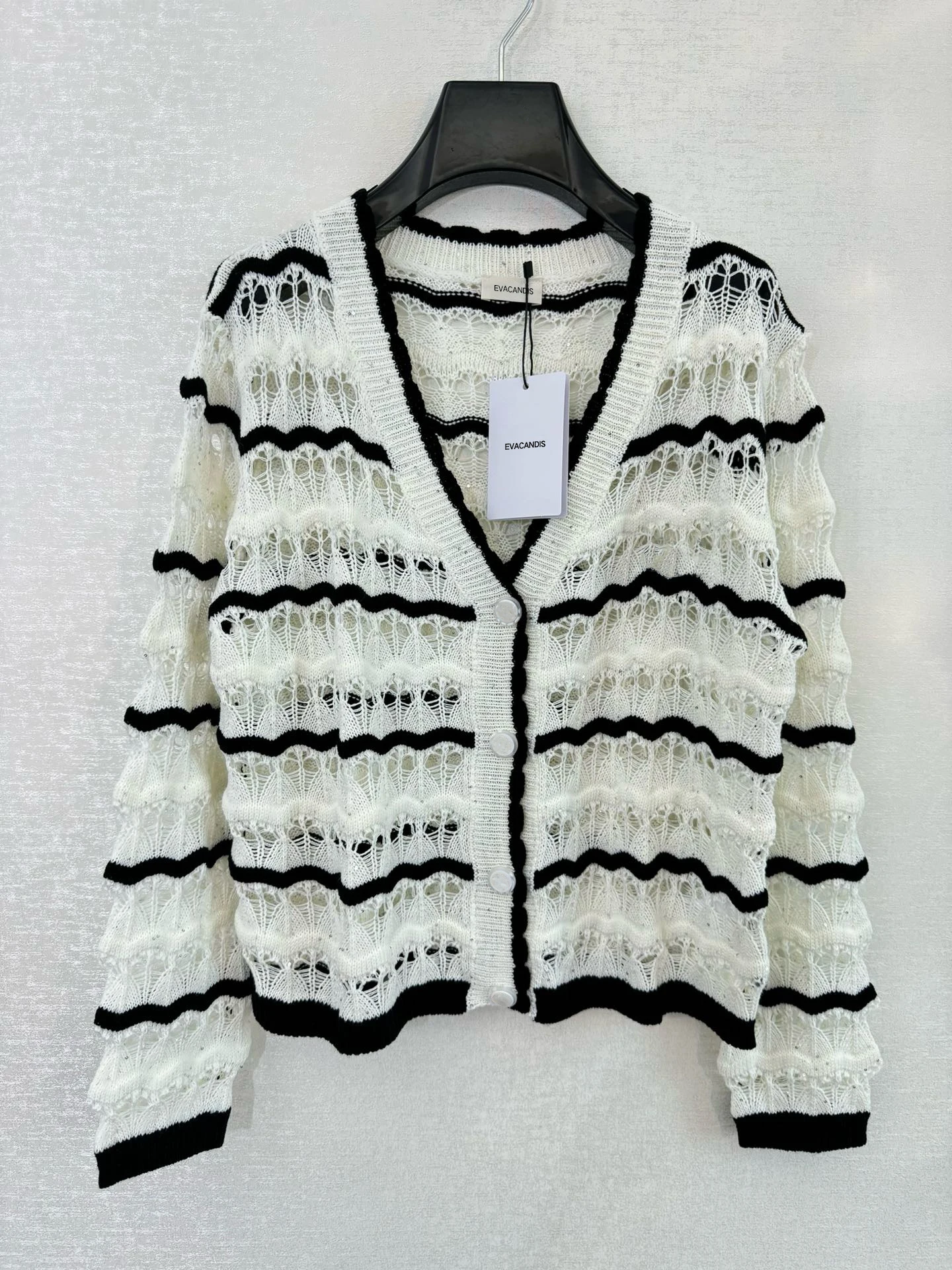 EVACANDIS Autumn New Single Breasted Striped Wool Blend Knitted Cardigan Long Sleeve Tops V-Neck Elegant Vintage Sweet Luxury
EVACANDIS Autumn New Single Breasted Striped Wool Blend Knitted Cardigan Long Sleeve Tops V-Neck Elegant Vintage Sweet Luxury