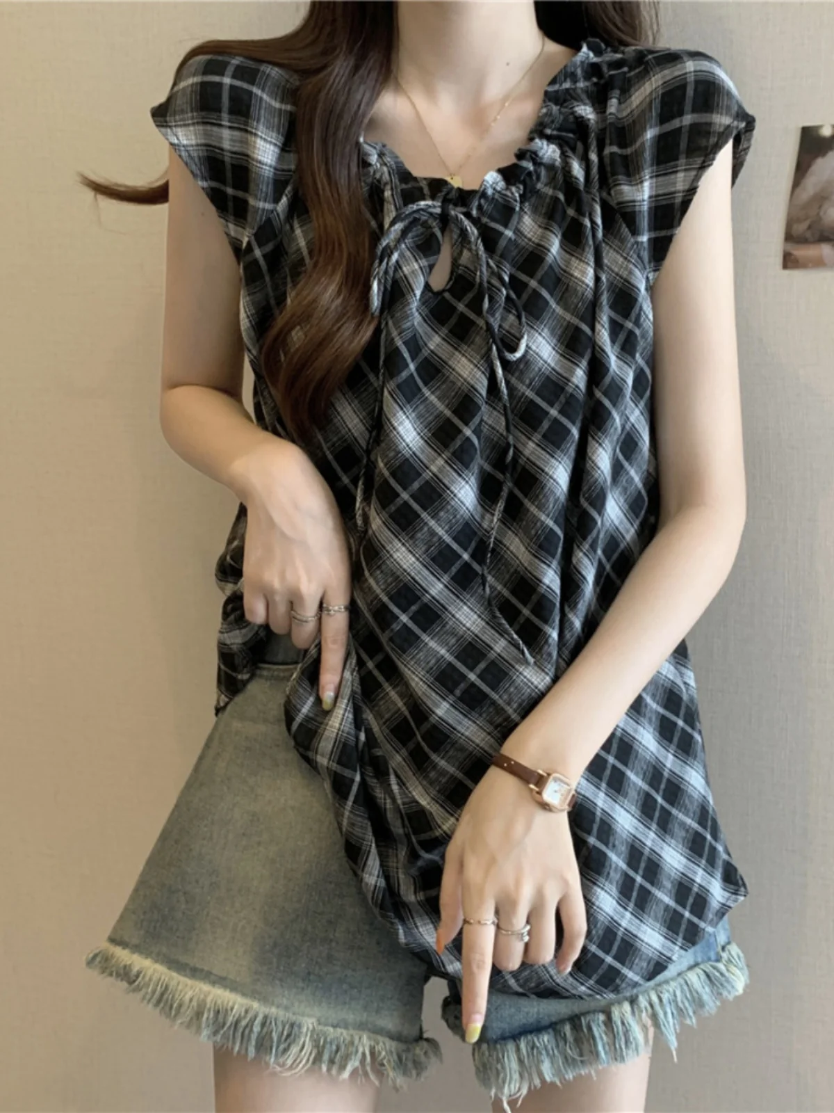 Slimming Plaid Base Layer Shirt Women's Summer Large Size Fat Sister Doll Top Design Sense Small Flying Sleeve T-shirt
Slimming Plaid Base Layer Shirt Women's Summer Large Size Fat Sister Doll Top Design Sense Small Flying Sleeve T-shirt