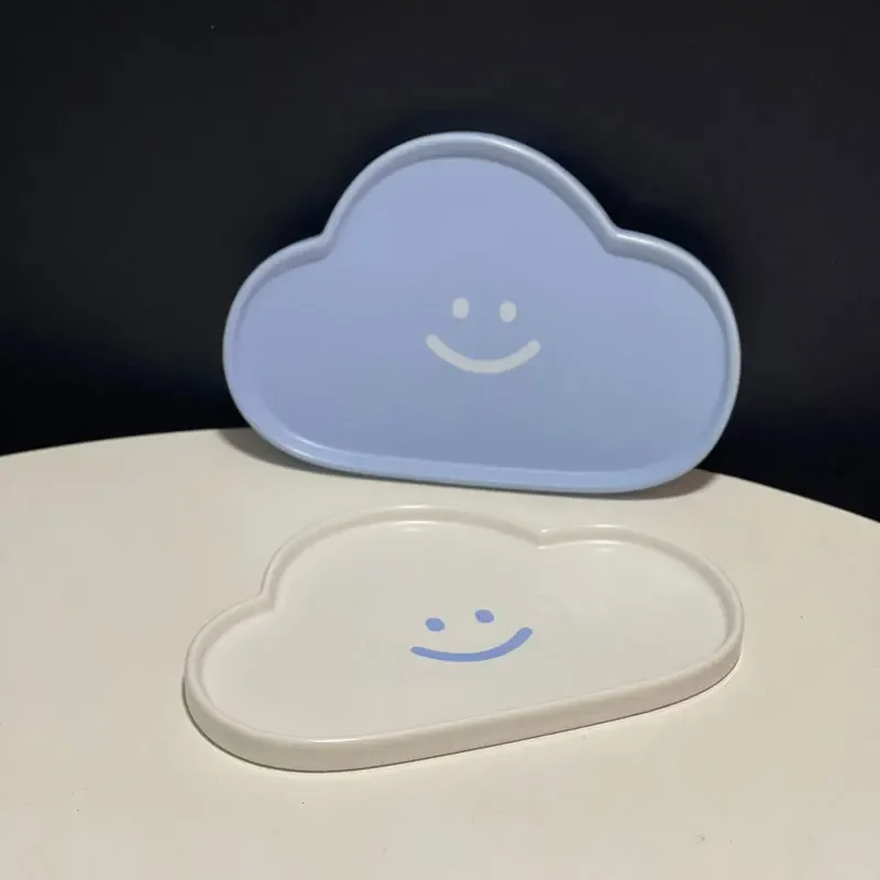 European-style Cloud Ceramic Tray Irregular Smiling Face Storage Tray Desktop Storage Tray Creative Bread Cake Fruit Plate
European-style Cloud Ceramic Tray Irregular Smiling Face Storage Tray Desktop Storage Tray Creative Bread Cake Fruit Plate