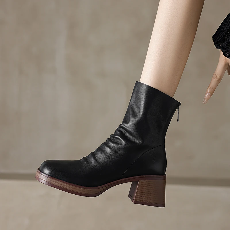 NEW Autumn Women Boots Square Toe Chunky Heel Shoes Genuine Leather Shoes for Women Zipper Pleated Short Boots Designer Boots
NEW Autumn Women Boots Square Toe Chunky Heel Shoes Genuine Leather Shoes for Women Zipper Pleated Short Boots Designer Boots