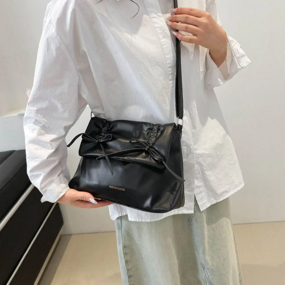 Casual Sweet PU Leather Shoulder Bag Pleated Large Capacity Y2K Bow Underarm bag Handbag French Style Solid Tote Bag Travel
Casual Sweet PU Leather Shoulder Bag Pleated Large Capacity Y2K Bow Underarm bag Handbag French Style Solid Tote Bag Travel